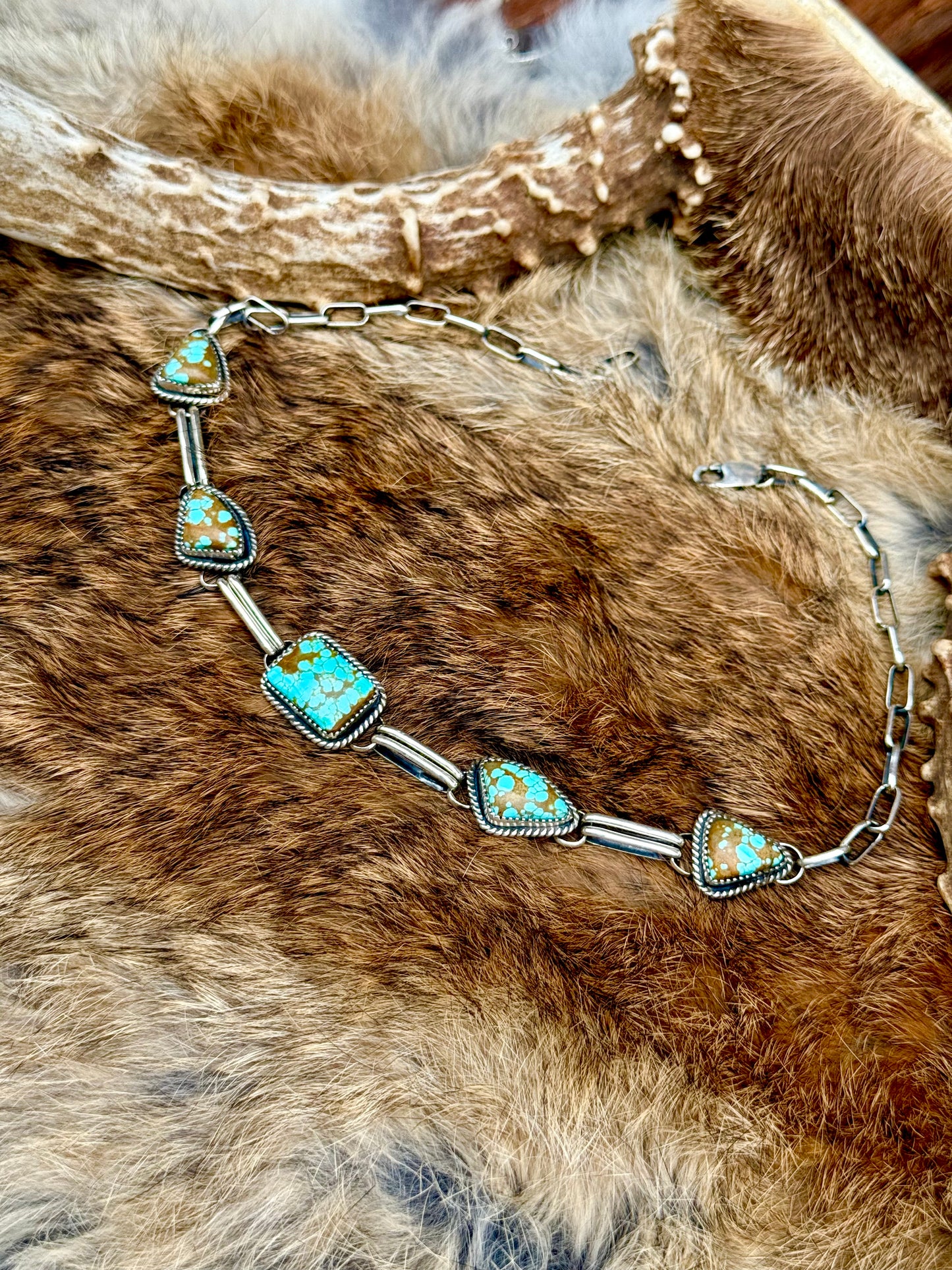 Bar 8 Brand Choker