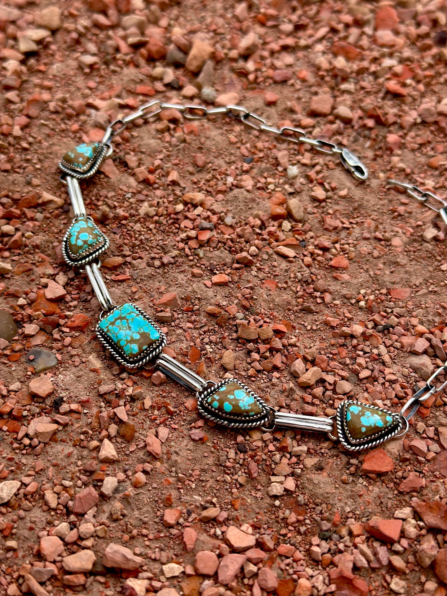Bar 8 Brand Choker