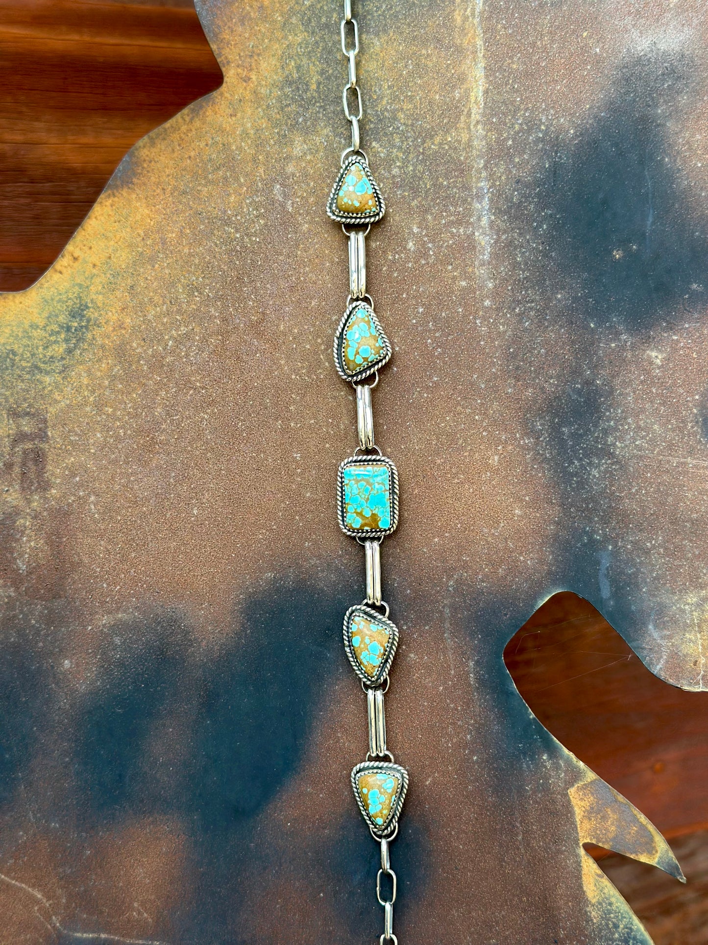 Bar 8 Brand Choker